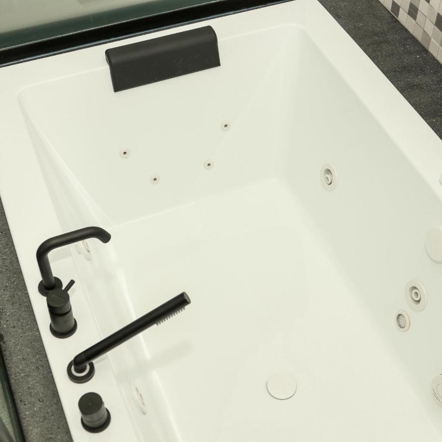 Dislocati Bnb - Jacuzzi Privata - Cucina - Tv60" - Minimal Luxury Marigliano Exterior foto