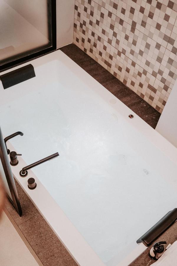 Dislocati Bnb - Jacuzzi Privata - Cucina - Tv60" - Minimal Luxury Marigliano Exterior foto
